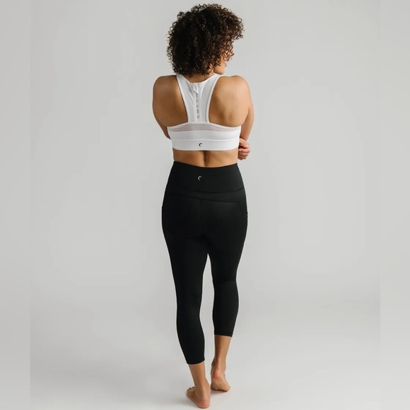 Zyia Active ZYIA Black Pocket Light n Tight Hi-rise Capri 20" RC - Picture 3 of 14